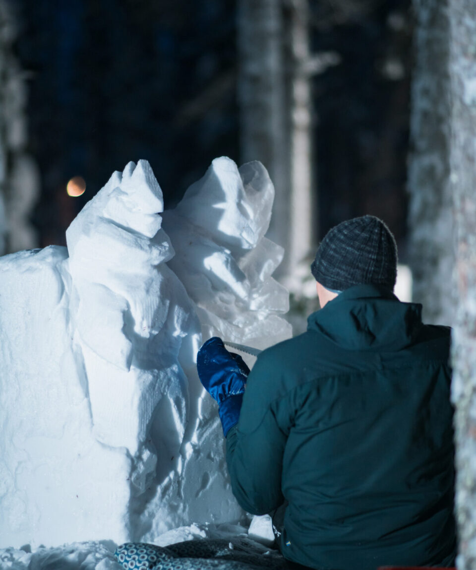 Snow-Sculpting-Experience-in