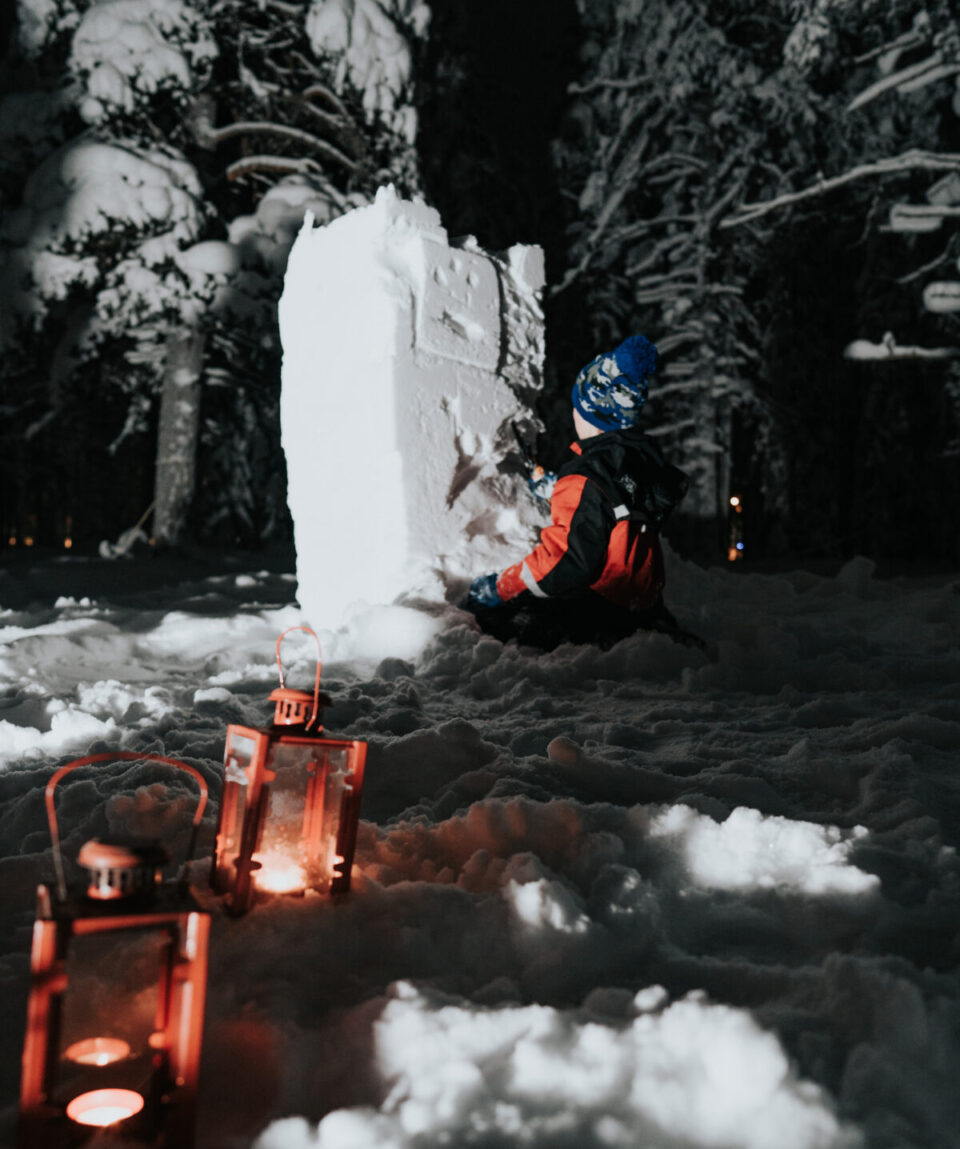 Snow-Sculpting-Experience-in-